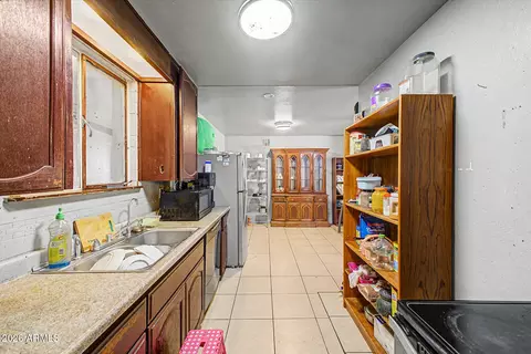 Kitchen - 6020 N 31st Dr, Phoenix, AZ 85017 photo 2 of 3