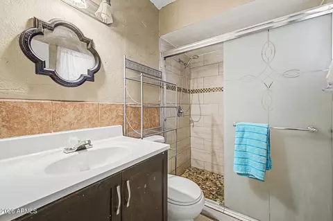 Bath - 6020 N 31st Dr, Phoenix, AZ 85017 photo 1 of 2