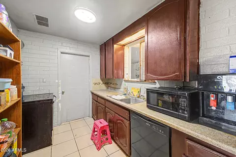 Kitchen - 6020 N 31st Dr, Phoenix, AZ 85017 photo 1 of 3