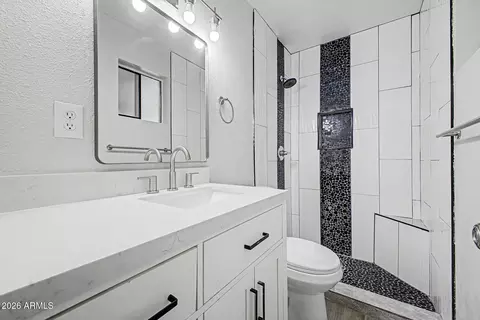 Bath - 3224 E Sweetwater Ave, Phoenix, AZ 85032 photo 1 of 2