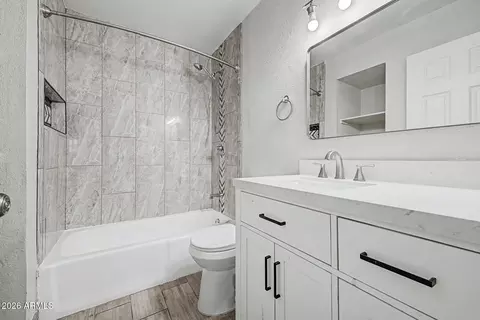 Bath - 3224 E Sweetwater Ave, Phoenix, AZ 85032 photo 2 of 2