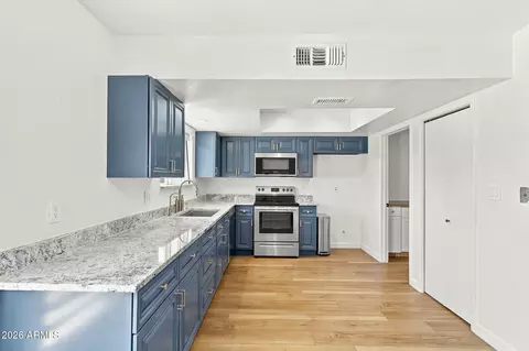 Kitchen - 3629 E Charter Oak Rd, Phoenix, AZ 85032 photo 4 of 5