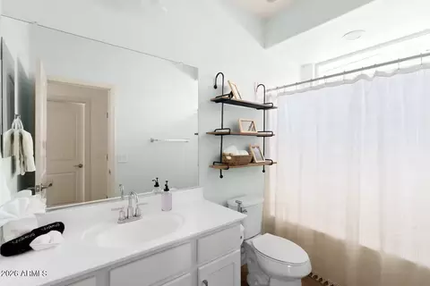 Bath - 2437 E Alta Vista Rd, Phoenix, AZ 85042 photo 1 of 3