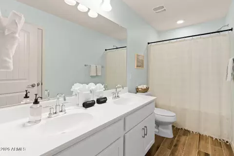 Bath - 2437 E Alta Vista Rd, Phoenix, AZ 85042 photo 3 of 3