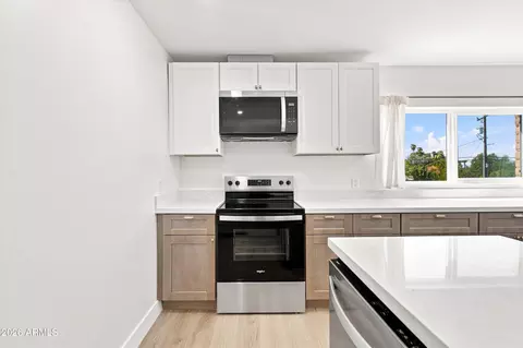 Kitchen - 3737 E Turney Ave #226, Phoenix, AZ 85018 photo 4 of 5