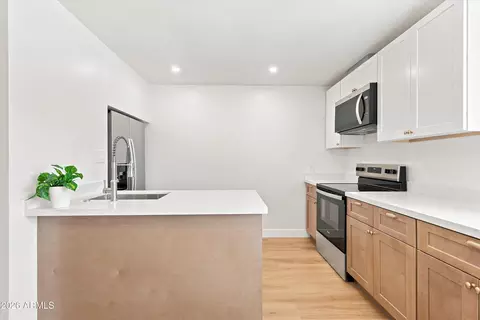 Kitchen - 3737 E Turney Ave #226, Phoenix, AZ 85018 photo 3 of 5