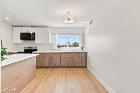 Kitchen - 3737 E Turney Ave #226, Phoenix, AZ 85018 photo 2 of 5