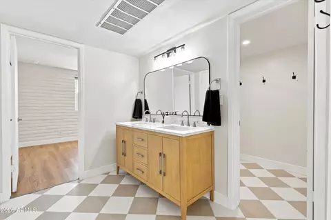 Bath - 3737 E Turney Ave #226, Phoenix, AZ 85018 photo 2 of 4