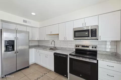 3427 E Helena Dr, Phoenix, AZ 85032 photo 4
