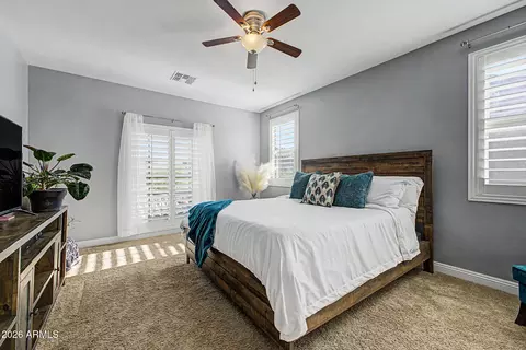 Bedroom - 3726 E Cat Balue Dr, Phoenix, AZ 85050 photo 3 of 7