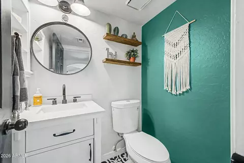 Bath - 2902 E Saltsage Dr, Phoenix, AZ 85048 photo 1 of 5