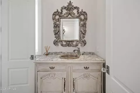 Bath - 5402 Exeter Blvd, Phoenix, AZ 85018 photo 4 of 12