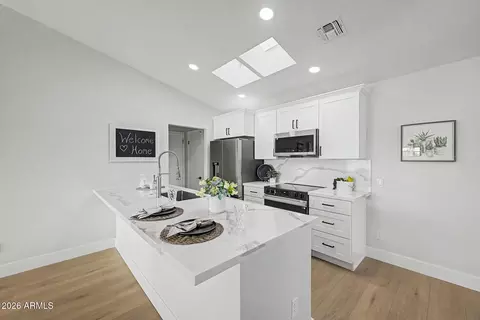 Kitchen - 2929 E Broadway Rd #87, Mesa, AZ 85204 photo 2 of 4