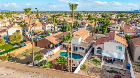 View/Area - 4064 E Woodland Dr, Phoenix, AZ 85048 photo 7 of 11