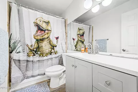 Bath - 4064 E Woodland Dr, Phoenix, AZ 85048 photo 4 of 4