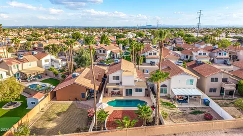 View/Area - 4064 E Woodland Dr, Phoenix, AZ 85048 photo 9 of 11