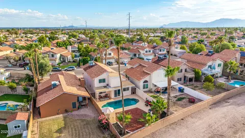 View/Area - 4064 E Woodland Dr, Phoenix, AZ 85048 photo 10 of 11