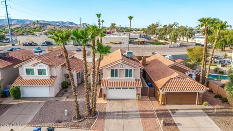 View/Area - 4064 E Woodland Dr, Phoenix, AZ 85048 photo 2 of 11