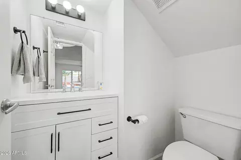 Bath - 4064 E Woodland Dr, Phoenix, AZ 85048 photo 1 of 4