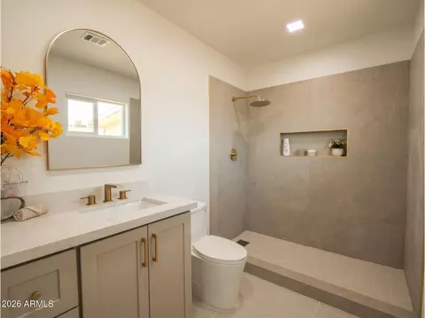 Bath - 4147 W Echo Ln, Phoenix, AZ 85051 photo 2 of 2