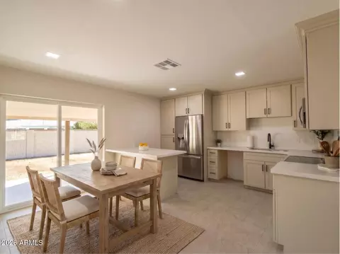 Kitchen - 4147 W Echo Ln, Phoenix, AZ 85051 photo 1 of 6