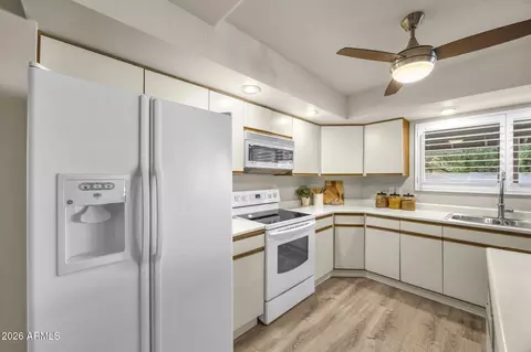 Kitchen - 2722 E Lawndale St, Mesa, AZ 85213 photo 3 of 4