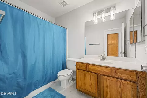 Bath - 4640 E Michelle Dr, Phoenix, AZ 85032 photo 2 of 2