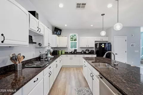 Kitchen - 4066 E Cathy Dr, Gilbert, AZ 85296 photo 2 of 3