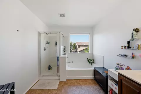 Bath - 4066 E Cathy Dr, Gilbert, AZ 85296 photo 2 of 4