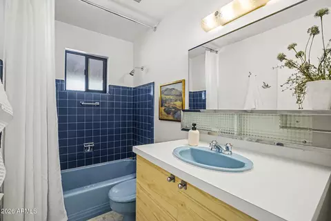 Bath - 1743 E Cinnabar Ave, Phoenix, AZ 85020 photo 3 of 4