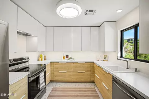 Kitchen - 1743 E Cinnabar Ave, Phoenix, AZ 85020 photo 1 of 3