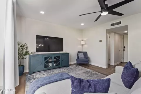 Living - 3242 E Camelback Rd #106, Phoenix, AZ 85018 photo 3 of 4