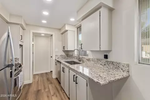 Kitchen - 3242 E Camelback Rd #106, Phoenix, AZ 85018 photo 4 of 4