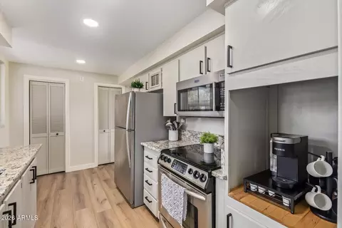 Kitchen - 3242 E Camelback Rd #106, Phoenix, AZ 85018 photo 1 of 4