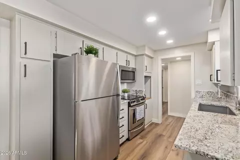 Kitchen - 3242 E Camelback Rd #106, Phoenix, AZ 85018 photo 2 of 4