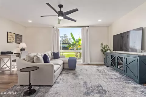 Living - 3242 E Camelback Rd #106, Phoenix, AZ 85018 photo 2 of 4