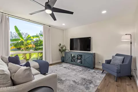 Living - 3242 E Camelback Rd #106, Phoenix, AZ 85018 photo 4 of 4