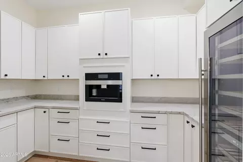 Kitchen - 4348 E Mitchell Dr, Phoenix, AZ 85018 photo 3 of 4