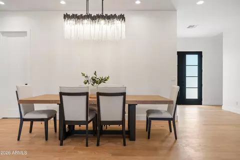 Dining - 4348 E Mitchell Dr, Phoenix, AZ 85018 photo 2 of 2