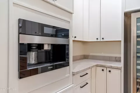 Kitchen - 4348 E Mitchell Dr, Phoenix, AZ 85018 photo 4 of 4
