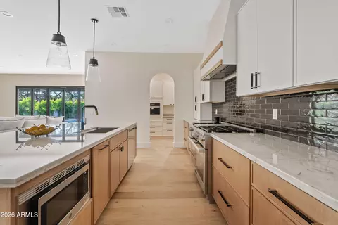 Kitchen - 4348 E Mitchell Dr, Phoenix, AZ 85018 photo 2 of 4
