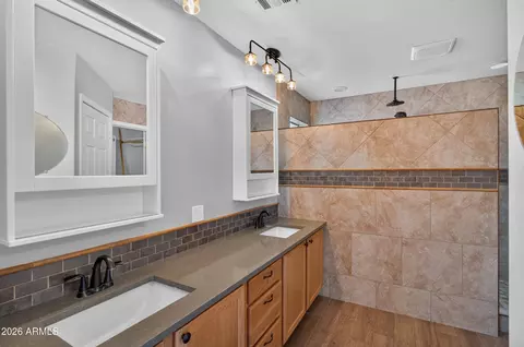 Bath - 3316 E Maplewood St, Gilbert, AZ 85297 photo 2 of 6