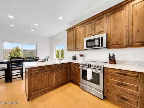 Kitchen - 9155 W Tomahawk Trl, Pine, AZ 85544 photo 3 of 4