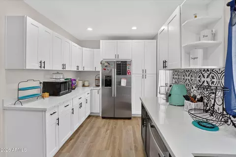 Kitchen - 2334 W Augusta Ave, Phoenix, AZ 85021 photo 5 of 5