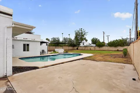 Exterior - 2334 W Augusta Ave, Phoenix, AZ 85021 photo 6 of 6