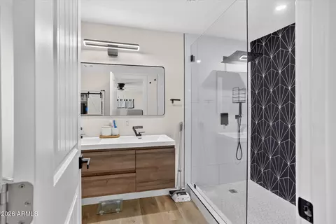 Bath - 2334 W Augusta Ave, Phoenix, AZ 85021 photo 1 of 5