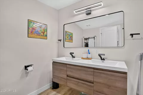 Bath - 2334 W Augusta Ave, Phoenix, AZ 85021 photo 2 of 5