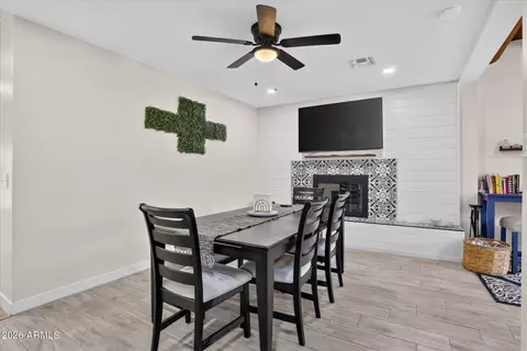 Dining - 2334 W Augusta Ave, Phoenix, AZ 85021 photo 1 of 4