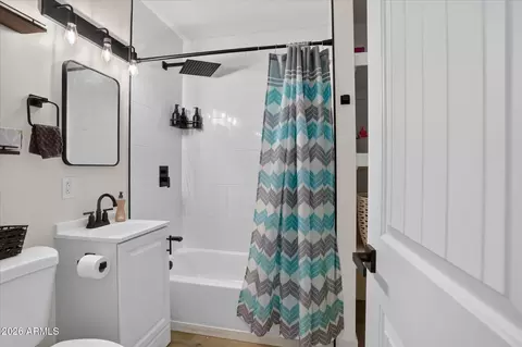 Bath - 2334 W Augusta Ave, Phoenix, AZ 85021 photo 4 of 5