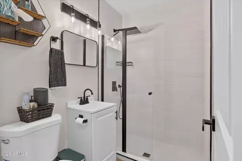 Bath - 2334 W Augusta Ave, Phoenix, AZ 85021 photo 3 of 5